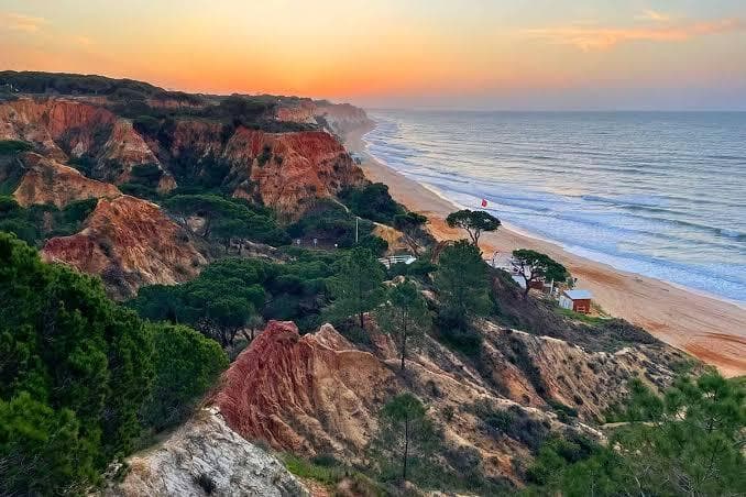Klippen entlang der Algarve-Küste